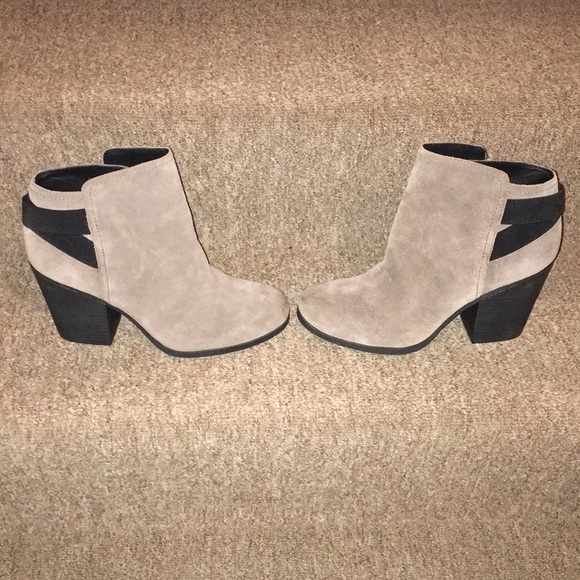 NWT Kenneth Cole Genuine Suede Booties - Picture 4 of 8